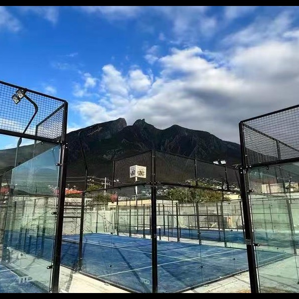 What are the dimensions of a padel court?